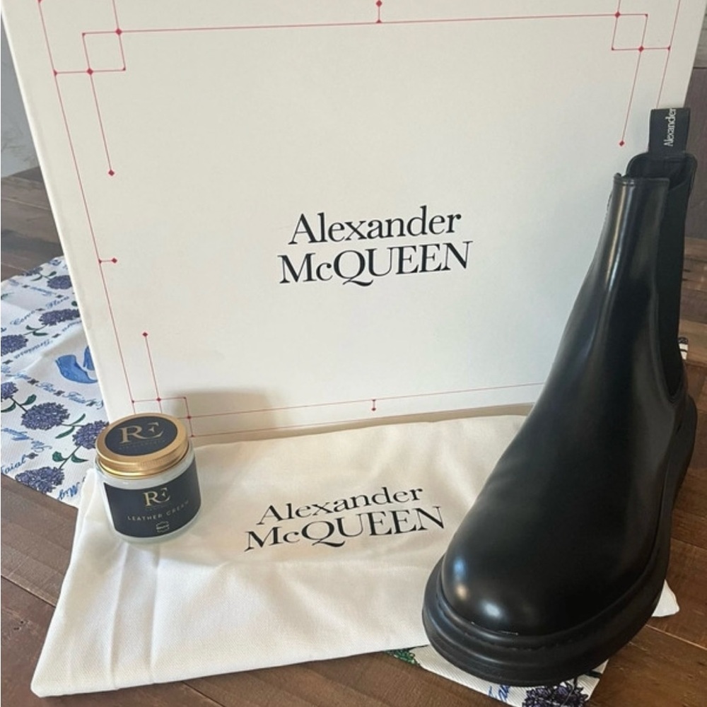 New Alexander McQueen Black Leather Chelsea Boots sz 42